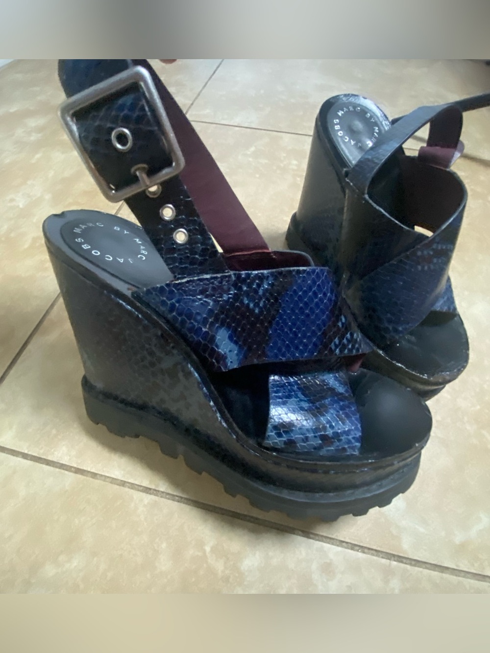 Marc by Marc Jacob Blue & Black Snake Print Lug Wedge Sandals Size 36 5.5